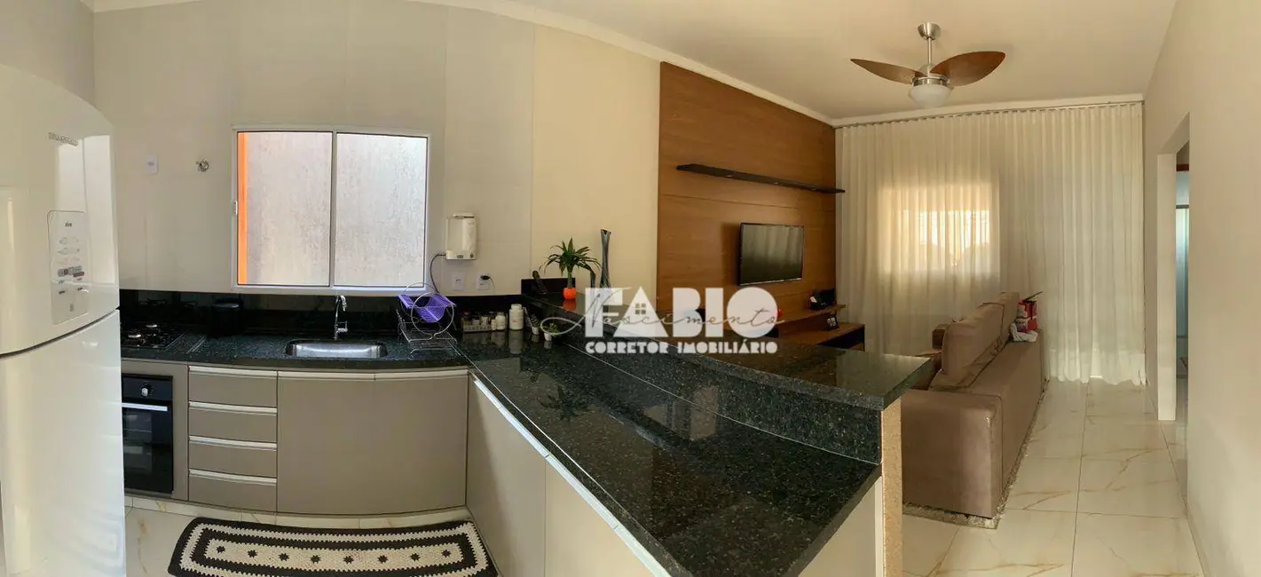 Foto 3 de Casa com 3 quartos à venda, 200m2 em Centro, Bady Bassitt - SP