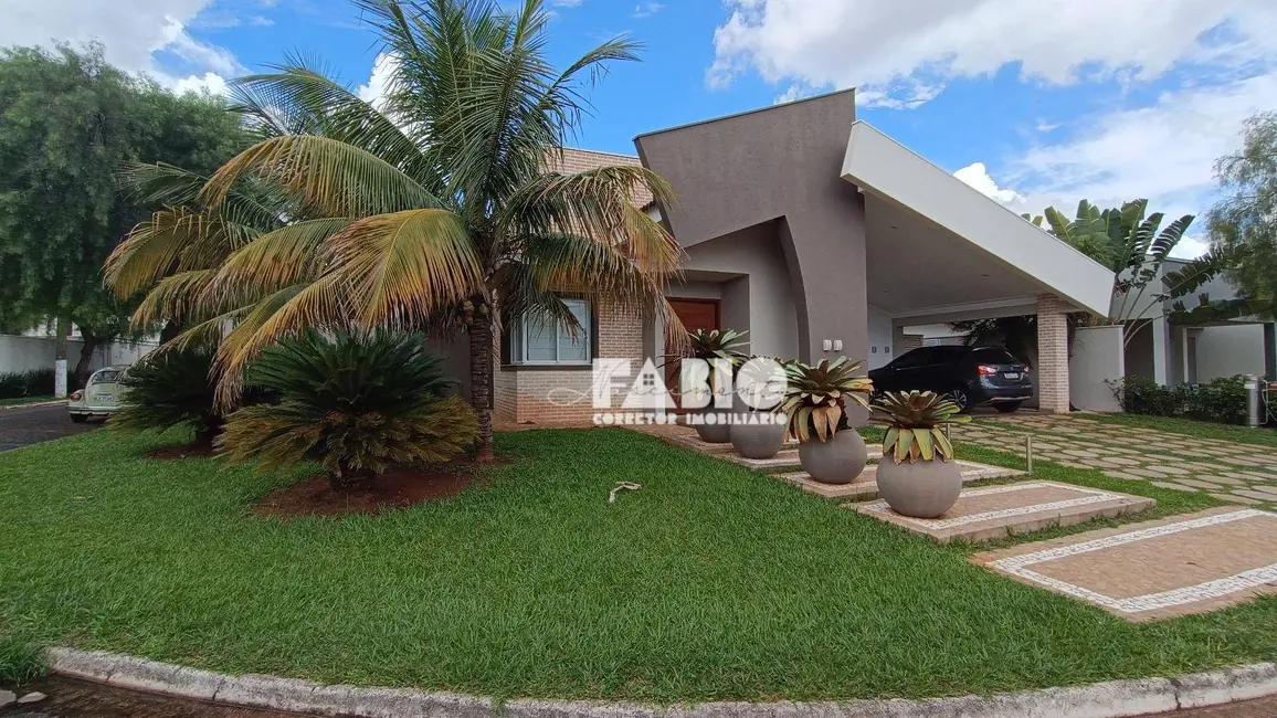 Foto 2 de Casa de Condomínio com 3 quartos à venda, 682m2 em Portal das Araucárias, Araraquara - SP