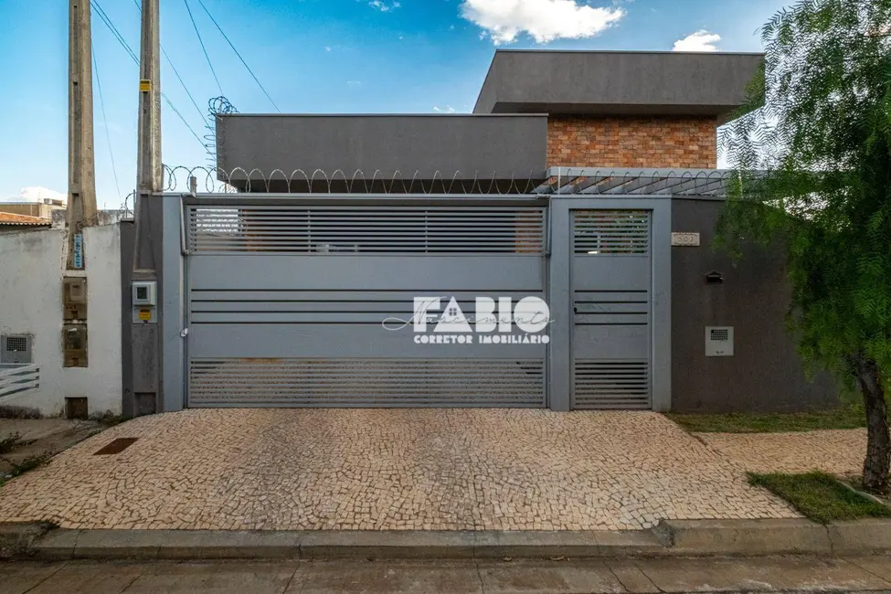 Casa com 3 quartos à venda, 248m2 em Parque das Amoras II, Sao Jose Do Rio Preto - SP - imagem 4 Foto 4 de Casa com 3 quartos à venda, 248m2 em Parque das Amoras II, Sao Jose Do Rio Preto - SP