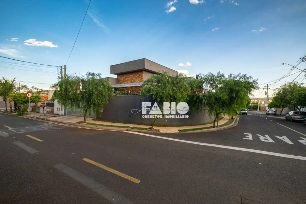 Casa com 3 quartos à venda, 248m2 em Parque das Amoras II, Sao Jose Do Rio Preto - SP - imagem 2 Foto 2 de Casa com 3 quartos à venda, 248m2 em Parque das Amoras II, Sao Jose Do Rio Preto - SP