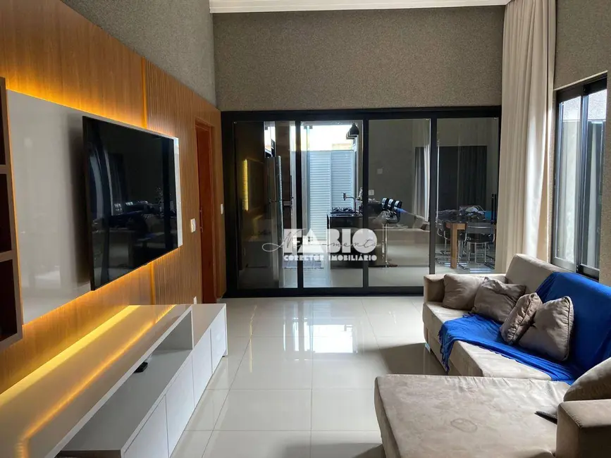 Foto 1 de Casa com 3 quartos à venda, 200m2 em Sao Jose Do Rio Preto - SP