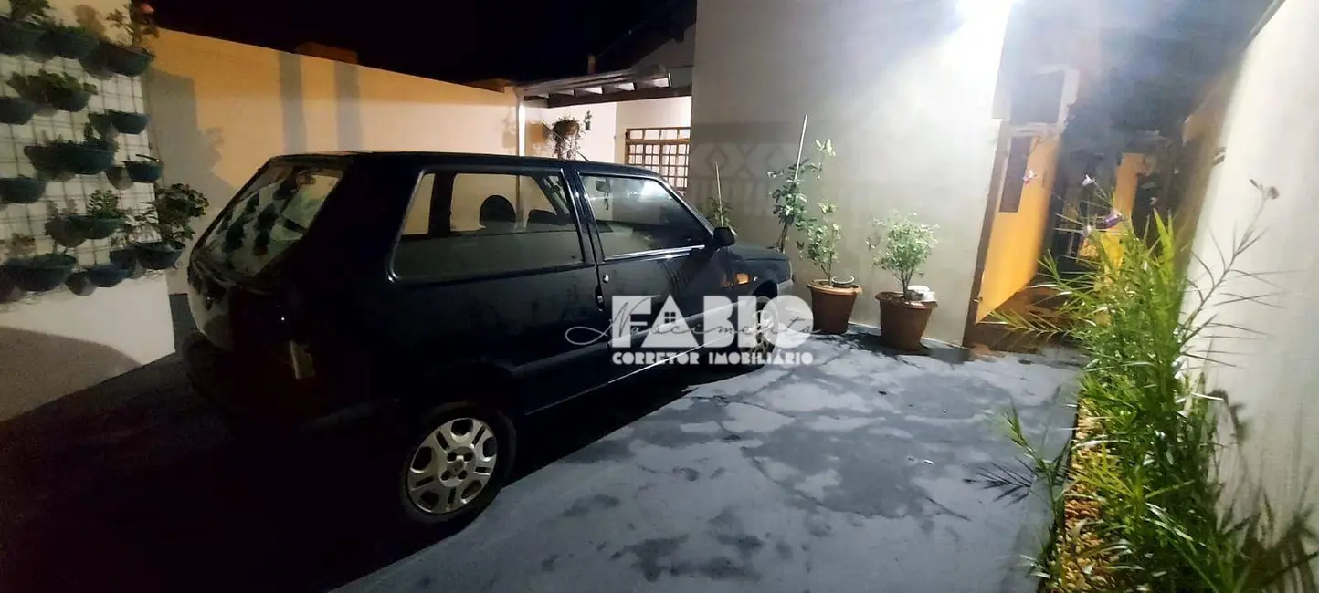 Foto 2 de Casa com 2 quartos à venda, 200m2 em Centro, Bady Bassitt - SP