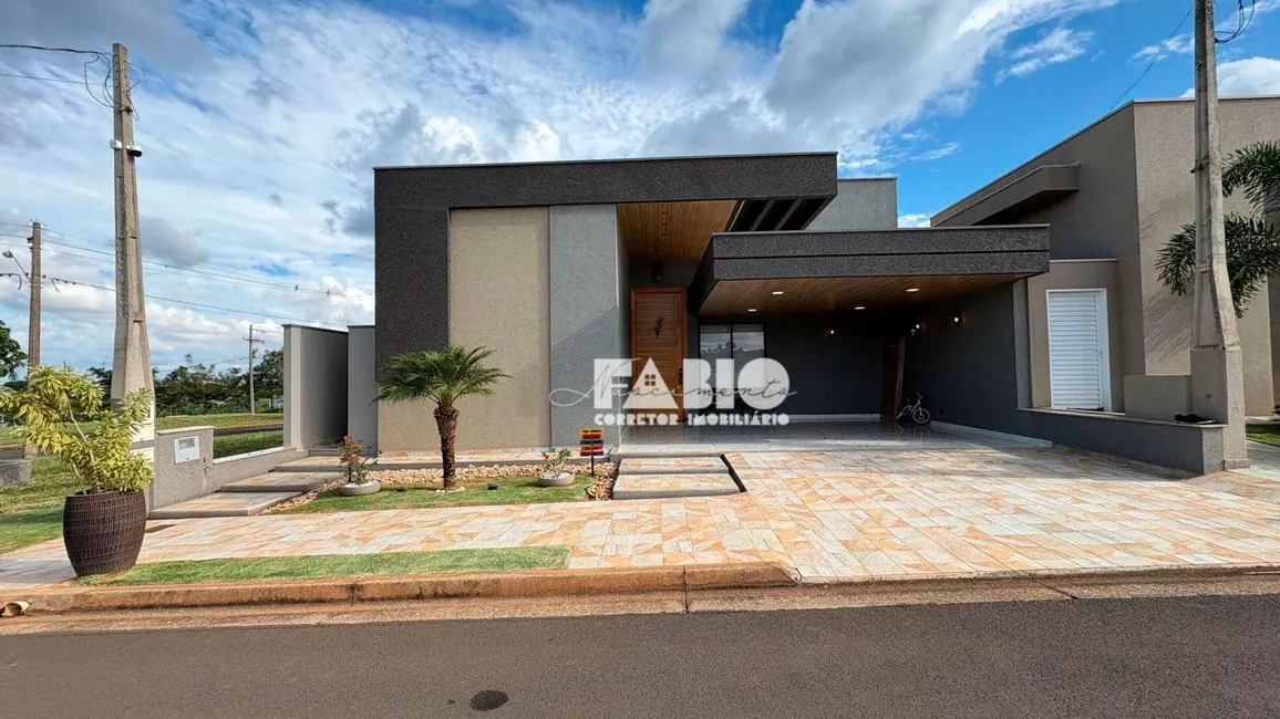 Foto 1 de Casa de Condomínio com 3 quartos à venda, 297m2 em Ipigua - SP
