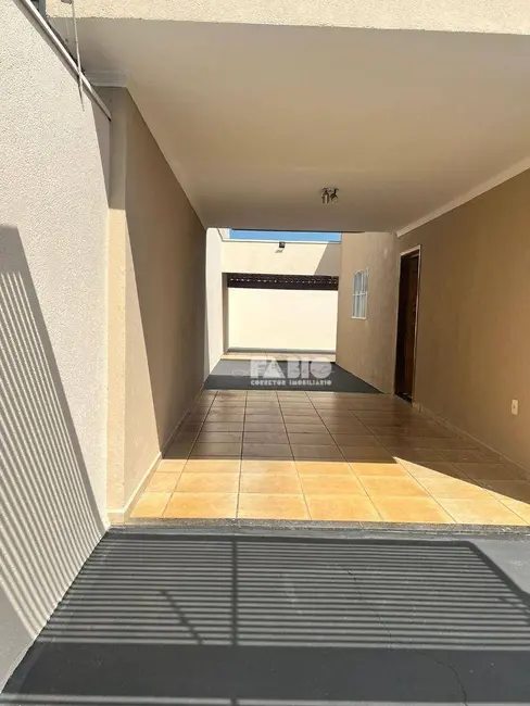 Foto 3 de Casa com 2 quartos à venda, 220m2 em Bady Bassitt - SP