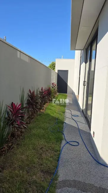 Foto 3 de Sobrado com 3 quartos à venda, 283m2 em Parque Residencial Damha, Araraquara - SP