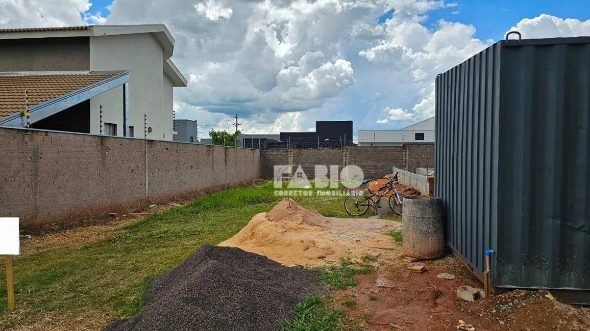 Foto 3 de Terreno / Lote à venda, 293m2 em Araraquara - SP