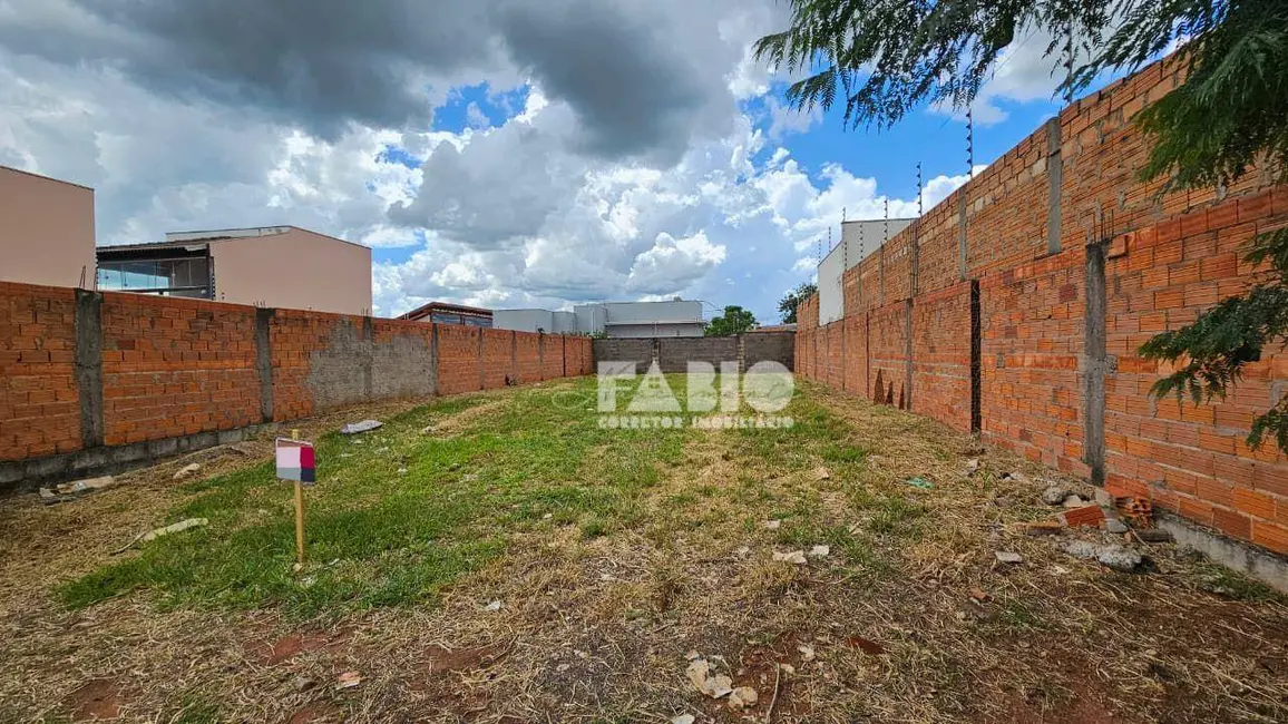 Foto 3 de Terreno / Lote à venda, 293m2 em Araraquara - SP