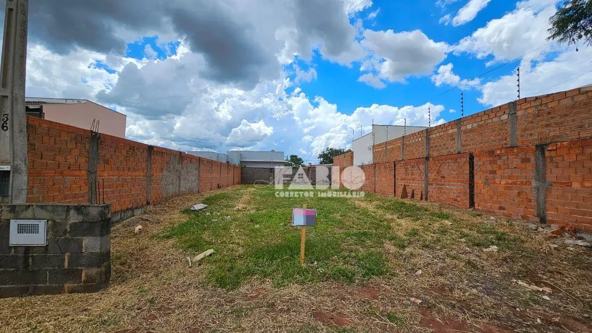 Foto 1 de Terreno / Lote à venda, 293m2 em Araraquara - SP