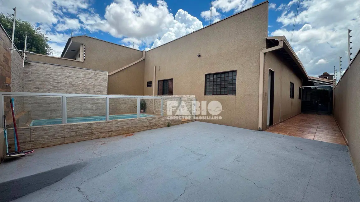 Foto 1 de Casa com 3 quartos à venda, 200m2 em Conjunto Habitacional Costa do Sol, Sao Jose Do Rio Preto - SP