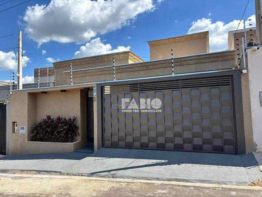 Foto 2 de Casa com 3 quartos à venda, 212m2 em Centro, Bady Bassitt - SP