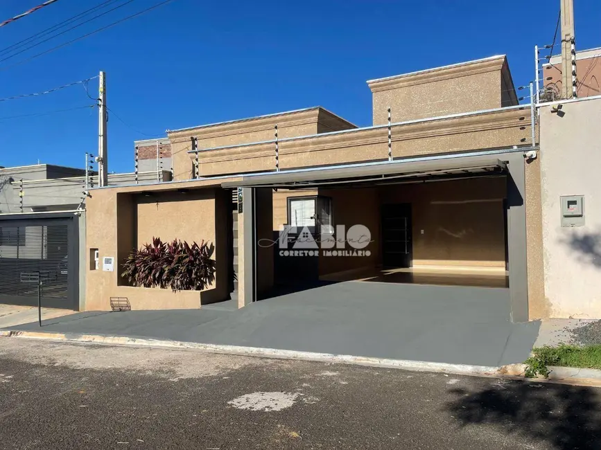 Foto 4 de Casa com 3 quartos à venda, 212m2 em Centro, Bady Bassitt - SP