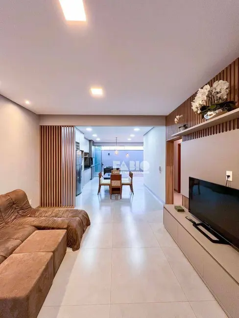 Foto 1 de Casa com 3 quartos à venda, 225m2 em Bady Bassitt - SP