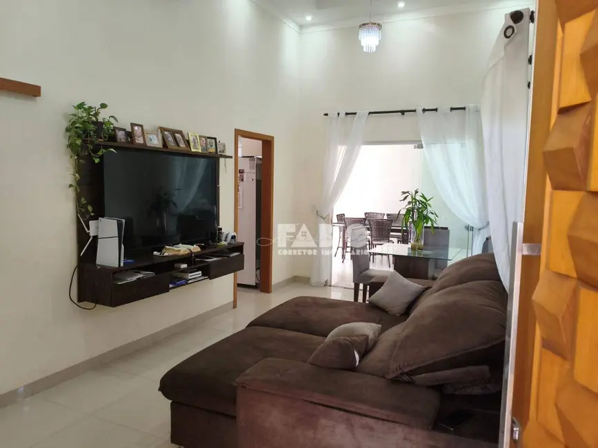 Foto 3 de Casa com 3 quartos à venda, 200m2 em Mirassol - SP