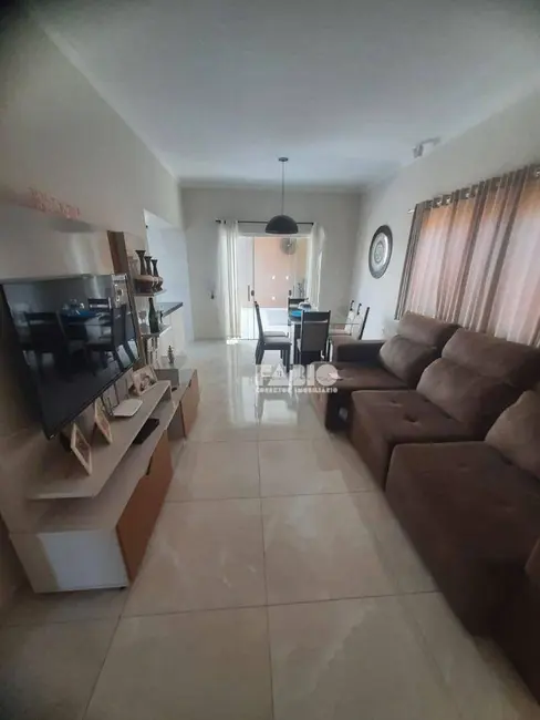 Foto 2 de Casa com 3 quartos à venda, 200m2 em Mirassol - SP
