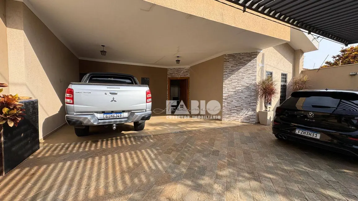Casa com 5 quartos à venda, 440m2 em Parque das Flores II, Sao Jose Do Rio Preto - SP - imagem 1 Foto 1 de Casa com 5 quartos à venda, 440m2 em Parque das Flores II, Sao Jose Do Rio Preto - SP
