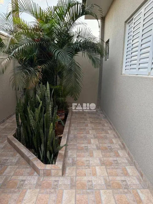 Casa com 2 quartos à venda, 200m2 em Jardim Residencial Etemp, Sao Jose Do Rio Preto - SP - imagem 3 Foto 3 de Casa com 2 quartos à venda, 200m2 em Jardim Residencial Etemp, Sao Jose Do Rio Preto - SP