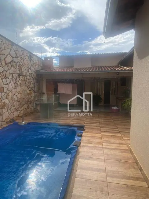 Foto 1 de Casa com 4 quartos à venda, 360m2 em Segismundo Pereira, Uberlandia - MG