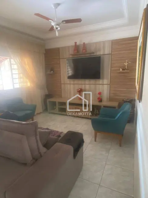 Foto 6 de Casa com 4 quartos à venda, 360m2 em Segismundo Pereira, Uberlandia - MG