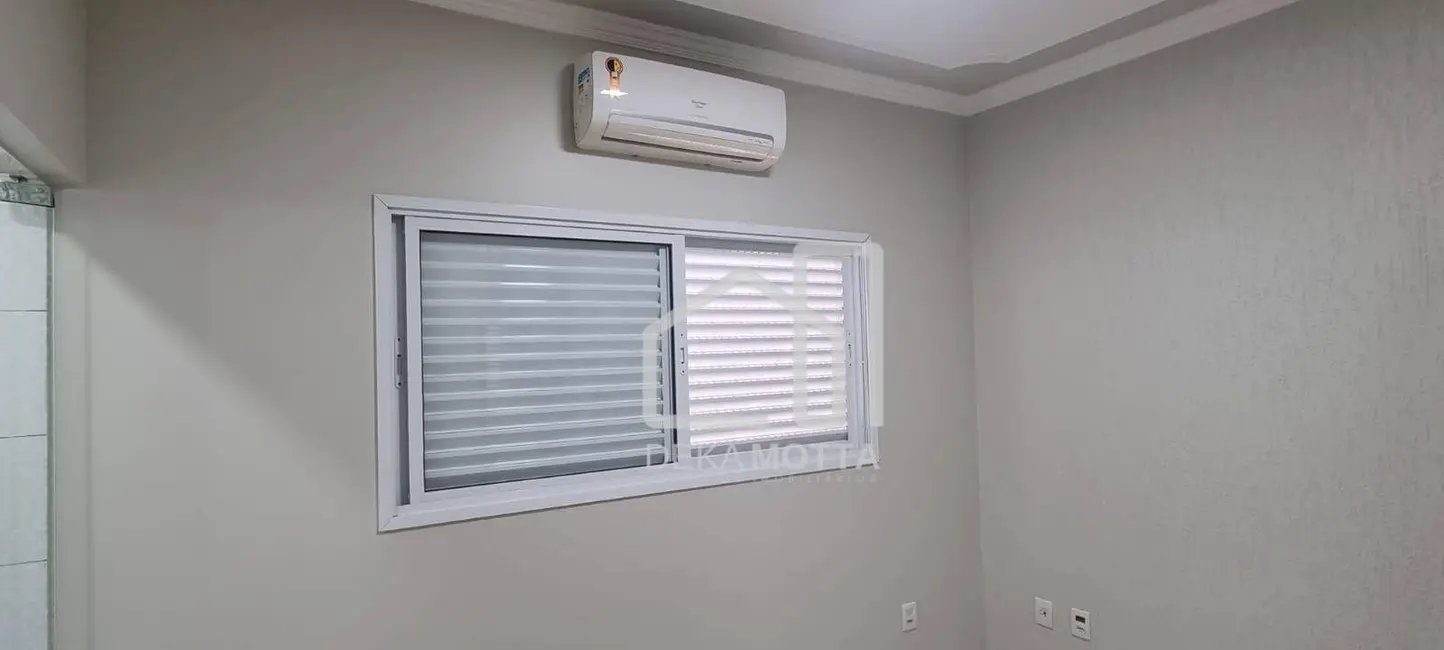 Foto 2 de Casa com 3 quartos à venda, 250m2 em Jardim Europa, Uberlandia - MG