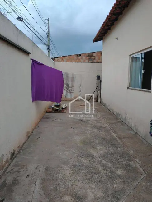 Foto 1 de Casa com 2 quartos à venda, 250m2 em Jardim Europa, Uberlandia - MG