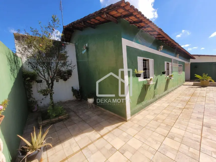 Foto 3 de Casa com 3 quartos à venda, 300m2 em Cidade Jardim, Uberlandia - MG