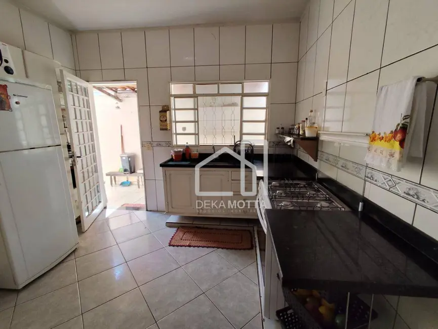 Foto 3 de Casa com 3 quartos à venda, 250m2 em Cidade Jardim, Uberlandia - MG