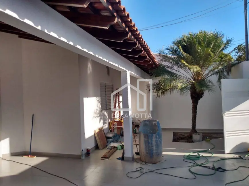 Foto 3 de Casa com 3 quartos à venda, 250m2 em Cidade Jardim, Uberlandia - MG