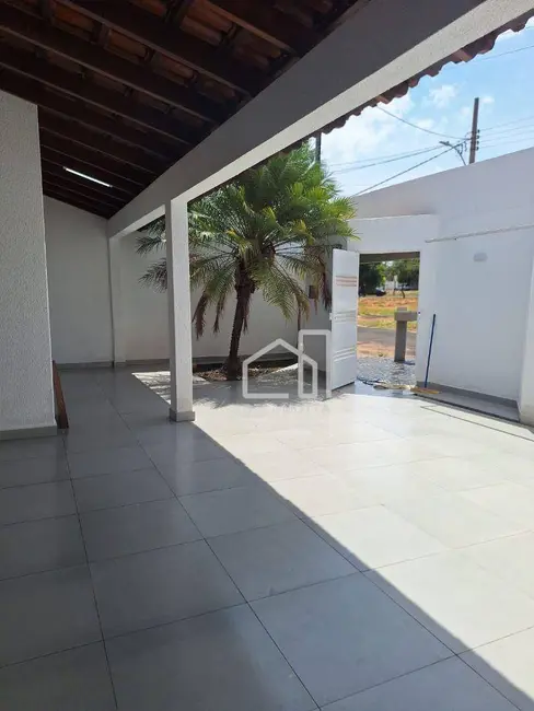 Foto 1 de Casa com 3 quartos à venda, 250m2 em Cidade Jardim, Uberlandia - MG