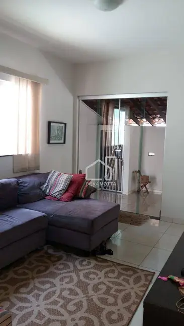 Foto 1 de Casa com 3 quartos à venda, 350m2 em Nossa Senhora das Graças, Uberlandia - MG