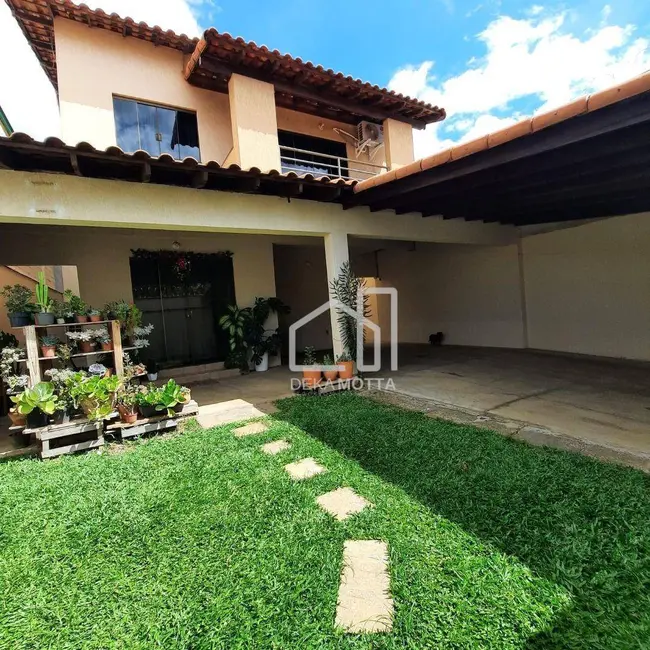 Foto 1 de Casa com 3 quartos à venda, 350m2 em Nossa Senhora das Graças, Uberlandia - MG