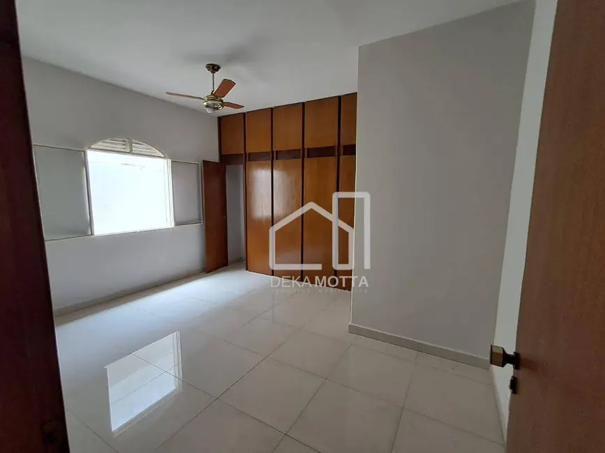Foto 1 de Casa com 3 quartos à venda, 400m2 em Brasil, Uberlandia - MG