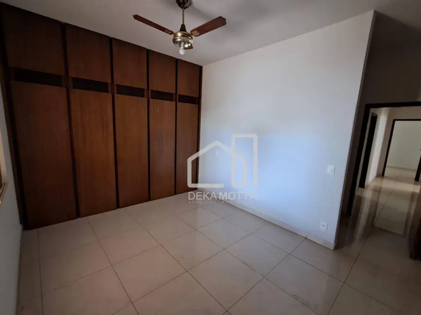Foto 3 de Casa com 3 quartos à venda, 400m2 em Brasil, Uberlandia - MG