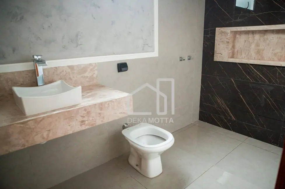 Casa com 3 quartos à venda, 250m2 em Uberlandia - MG - imagem 5 Foto 5 de Casa com 3 quartos à venda, 250m2 em Uberlandia - MG