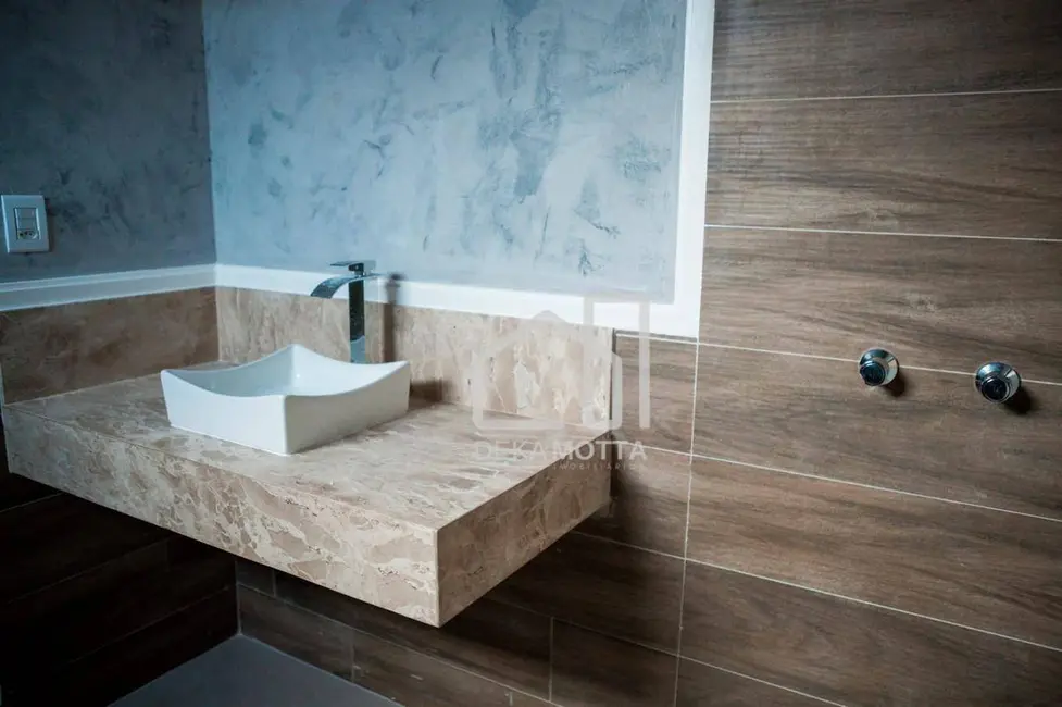 Casa com 3 quartos à venda, 250m2 em Uberlandia - MG - imagem 3 Foto 3 de Casa com 3 quartos à venda, 250m2 em Uberlandia - MG