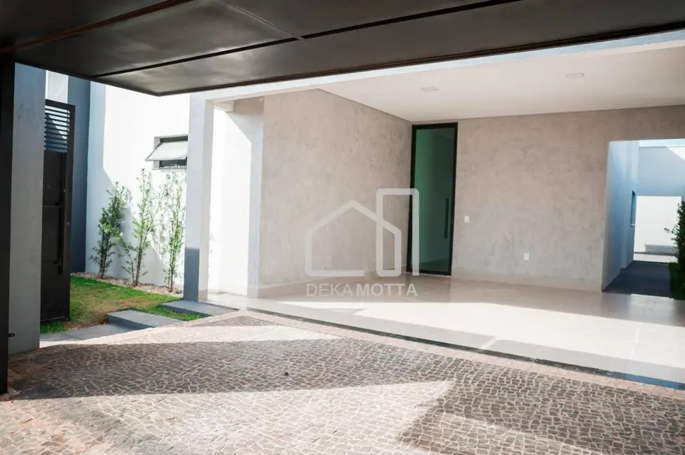 Foto 1 de Casa com 3 quartos à venda, 250m2 em Uberlandia - MG