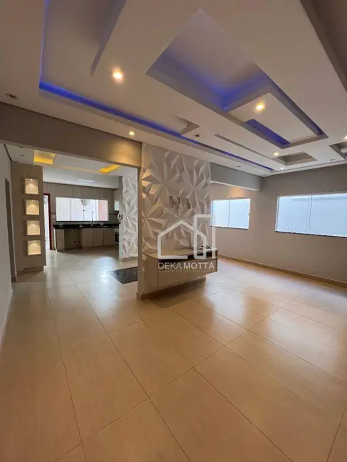 Foto 1 de Casa com 3 quartos à venda, 252m2 em Planalto, Uberlandia - MG