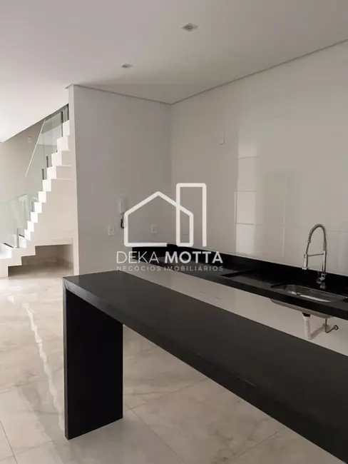 Sobrado com 3 quartos à venda, 286m2 em Grand Ville, Uberlandia - MG - imagem 8 Foto 8 de Sobrado com 3 quartos à venda, 286m2 em Grand Ville, Uberlandia - MG