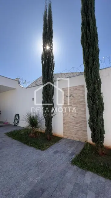 Foto 6 de Casa com 3 quartos à venda, 250m2 em Uberlandia - MG