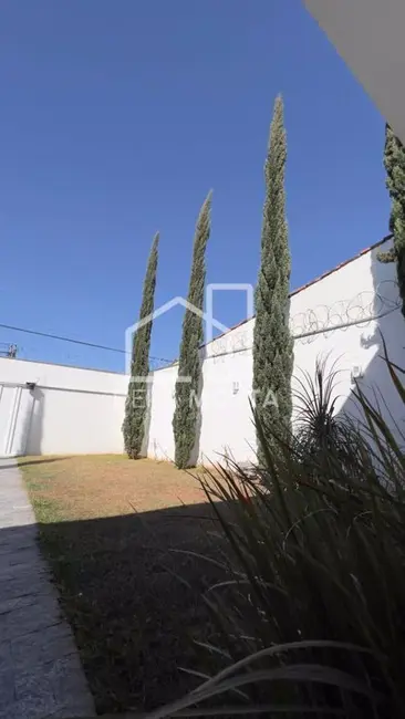 Foto 2 de Casa com 3 quartos à venda, 250m2 em Uberlandia - MG