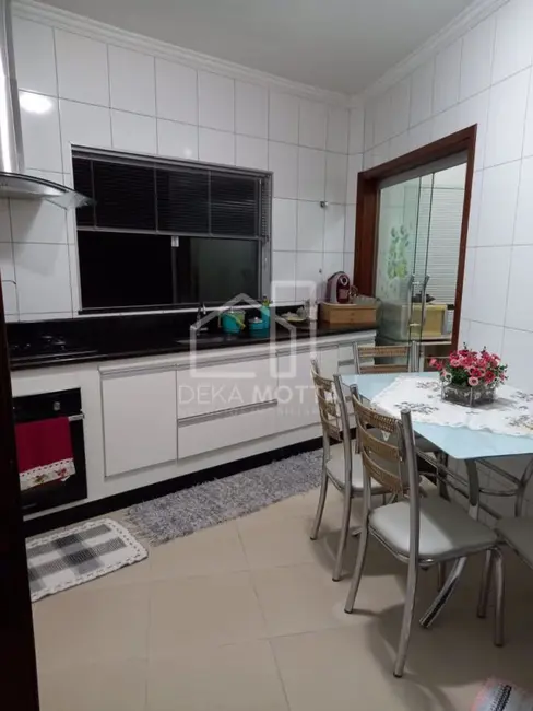 Foto 4 de Apartamento com 3 quartos à venda, 80m2 em Jardim Patrícia, Uberlandia - MG