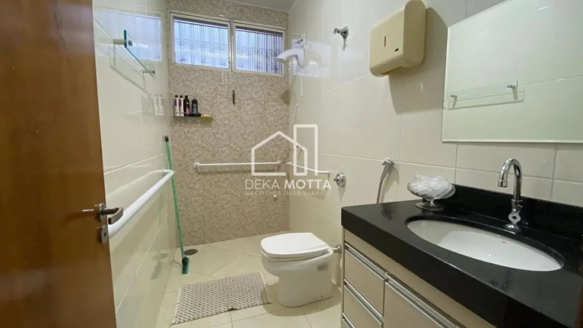 Foto 6 de Casa com 3 quartos à venda, 375m2 em Brasil, Uberlandia - MG