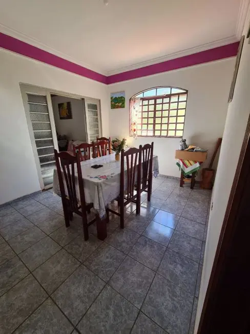 Foto 8 de Casa com 3 quartos à venda, 360m2 em Segismundo Pereira, Uberlandia - MG