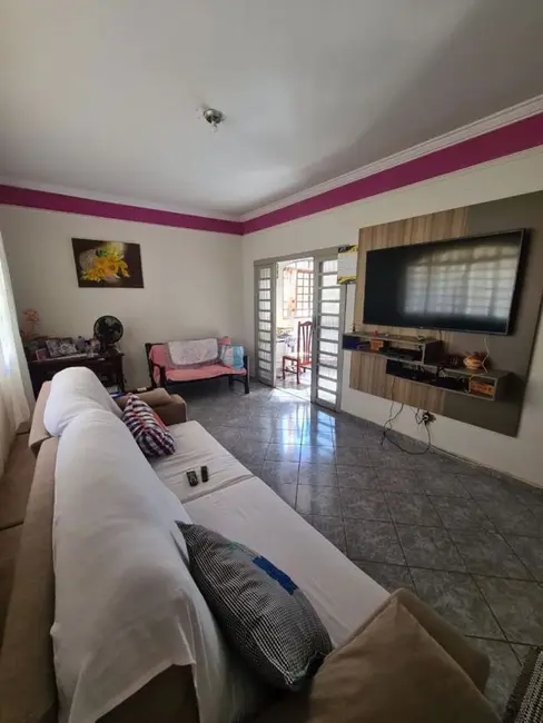 Foto 6 de Casa com 3 quartos à venda, 360m2 em Segismundo Pereira, Uberlandia - MG