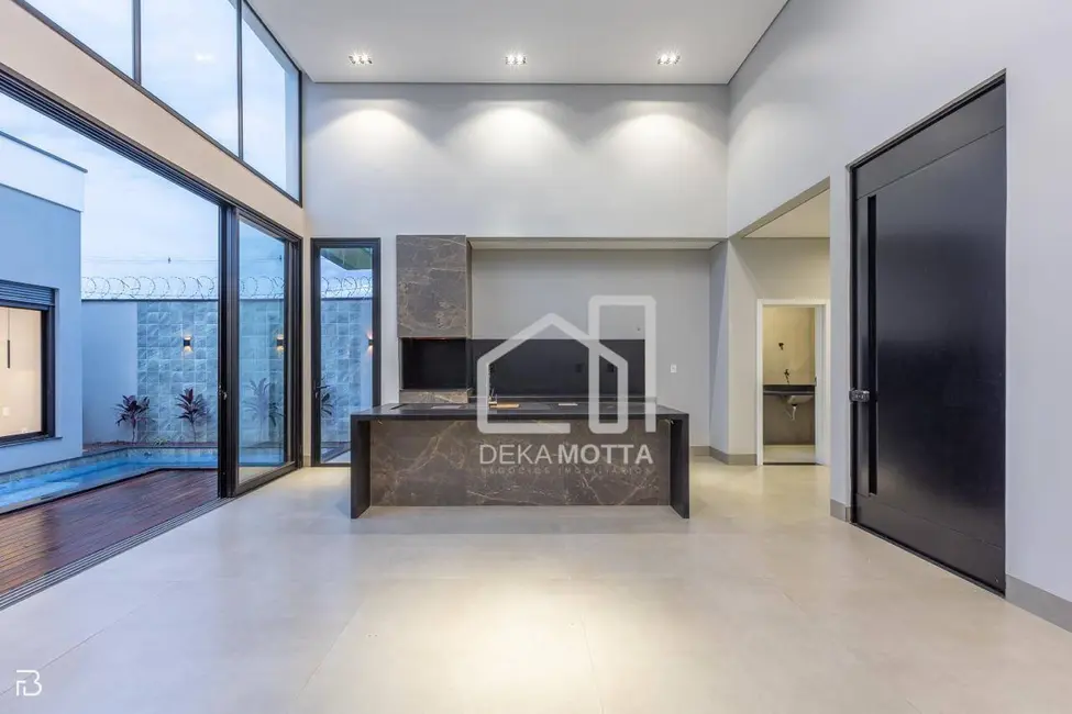 Foto 2 de Casa de Condomínio com 3 quartos à venda, 300m2 em Grand Ville, Uberlandia - MG