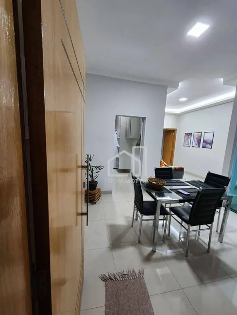 Foto 2 de Casa com 2 quartos à venda, 125m2 em Uberlandia - MG
