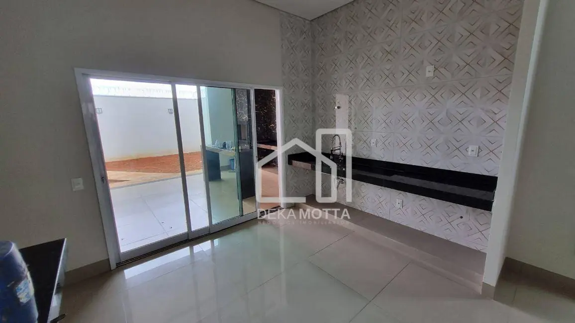 Foto 2 de Casa de Condomínio com 3 quartos à venda, 200m2 em Grand Ville, Uberlandia - MG