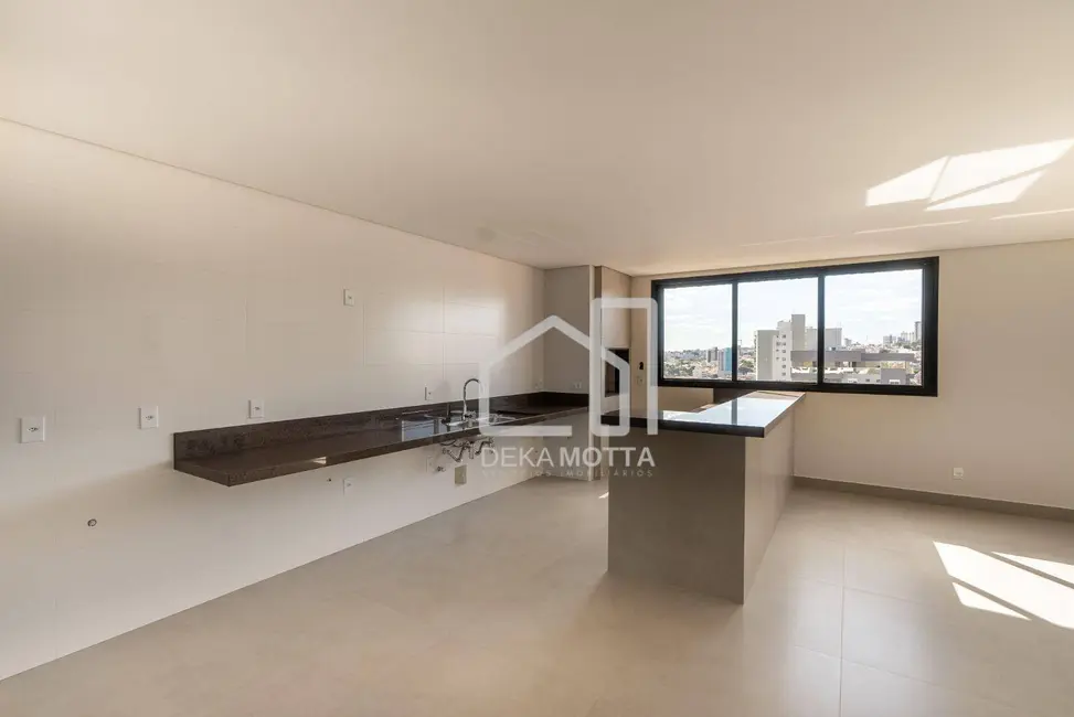 Foto 8 de Cobertura com 3 quartos à venda, 236m2 em Copacabana, Uberlandia - MG