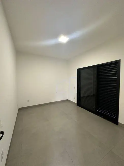 Casa de Condomínio com 3 quartos à venda, 250m2 em Aclimação, Uberlandia - MG - imagem 8 Foto 8 de Casa de Condomínio com 3 quartos à venda, 250m2 em Aclimação, Uberlandia - MG