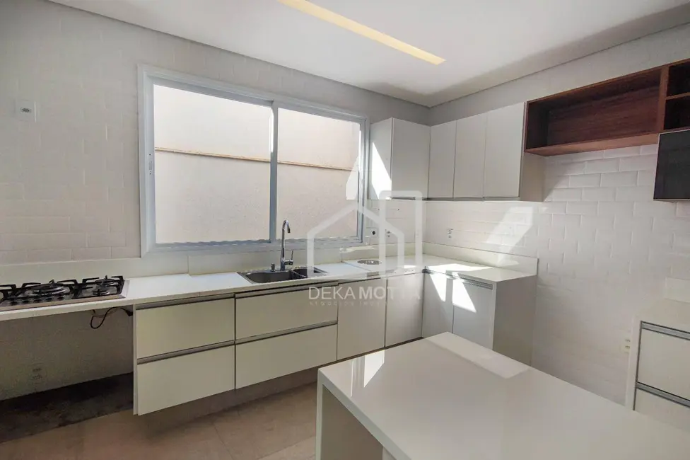 Casa de Condomínio com 3 quartos à venda, 250m2 em Alto Umuarama, Uberlandia - MG - imagem 4 Foto 4 de Casa de Condomínio com 3 quartos à venda, 250m2 em Alto Umuarama, Uberlandia - MG