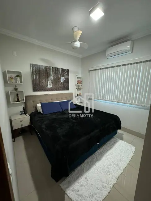 Foto 2 de Casa com 2 quartos à venda, 250m2 em Uberlandia - MG